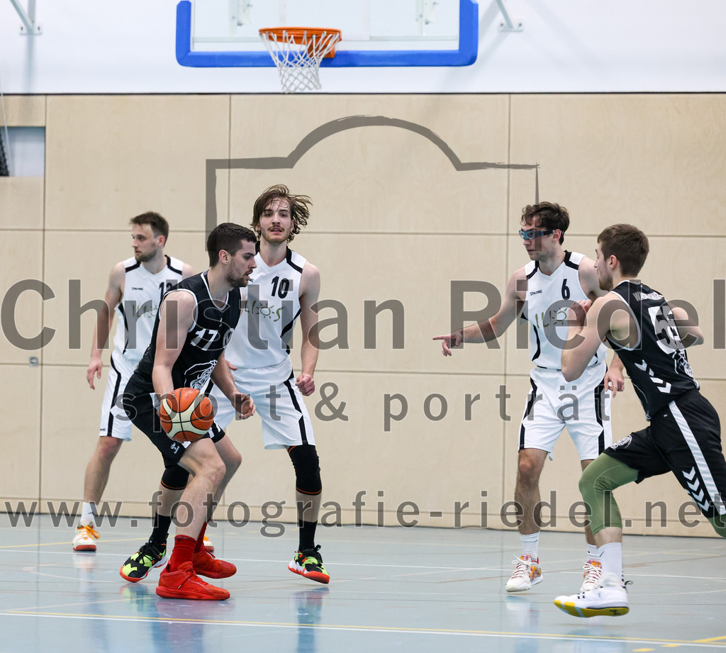 2023-03-26_069_TSV_Vaterstetten_gegen_Wacker_Knights_Burghausen | Vaterstetten, Deutschland, 26.03.2023:
Basketball, Bayernliga Herren Südost 2022 / 2023, 17. Spieltag, TSV Vaterstetten gegen Wacker Knights Burghausen, Endergebnis: 

Konstantin Huber (TSV Vaterstetten, #13), Finn Liebig (TSV Vaterstetten, #10), Maximilian Rothe (TSV Vaterstetten, #6)

Foto: Christian Riedel / fotografie-riedel.net