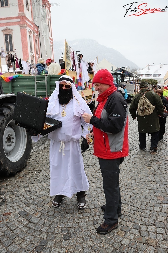 fasching2026-mariazell (61) | Mit meiner Kamera halte ich besondere Augenblicke, faszinierende Landschaften und interessante Details fest. Dabei entstehen ganz unterschiedliche Aufnahmen – von stimmungsvollen Landschaftsfotografien und beeindruckenden Drohnenaufnahmen über Pressefotos - Realisiert mit Pictrs.com