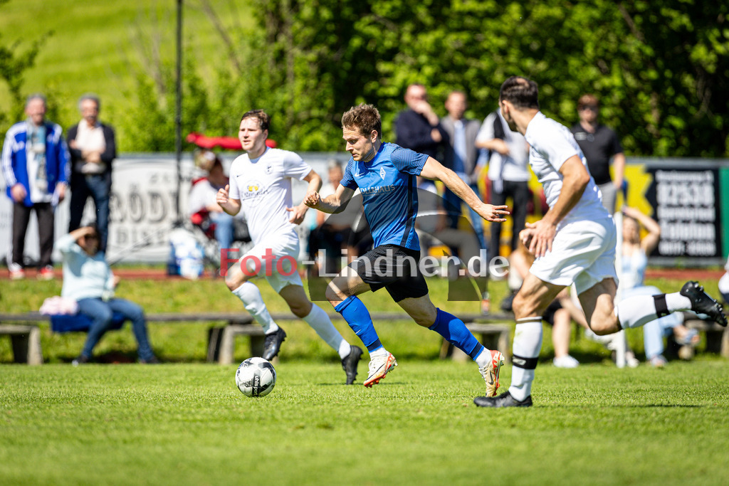 Allg. SV Habach gegen VfL Denklingen | Fußball Herren Bezirksliga Oberbayern Süd 2025/26, Allg. SV Habach gegen VfL Denklingen, 20250510,Felix HABERSETZER (Allg. SV Habach 8) setzt sich durch und erziehlt das 2:1,2025-05-10 in Habach (Steinberg Arena), Felix HABERSETZER (Allg. SV Habach 8)Copyright: WolfgangxLindner www.foto-lindner.de