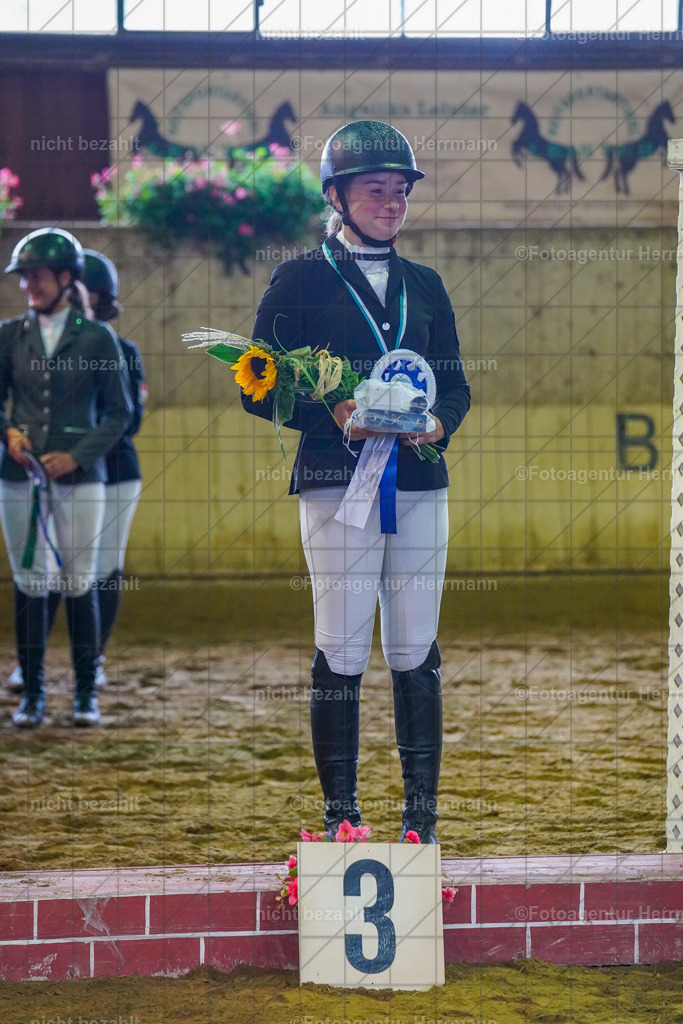 20221002-FAH09483 | Obberbayerische Meisterschaften Vielseitigkeit 2022, Schwäbische Meisterschaften Vielseitigkeit 2022, Mertingen, Schwaben, Bayern, Geländeturnier, Buschreiter, Turnierfotografen Bayern, Fotoagentur Herrmann,  Bayerische Meisterschaften VS Jun. / JR / Pony:, Turnierbilder, Pferdebilder, Turnierfotos, Pferdesortfotografie, Reitsportfotograf, Pferdeshooting