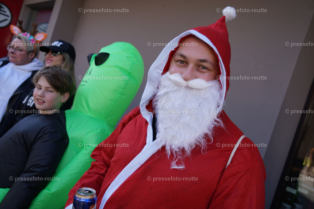 news-2023-Feb16-Unsinniger_Fasching_Reutte-sony-DSC02370 | Info aus dem Bezirk Reutte/Ausserfern Tirol sowie eine umfangreiche Bilddatenbank über die gesamte Region: Lechtal, Talkessel Reutte, Tannheimertal, Zwischentoren. Lech, Plansee, Zugspitze, Grenztunnel, B179, Fernpassstraße, Verkehr, Lawinen, Tradition, - Realisiert mit Pictrs.com