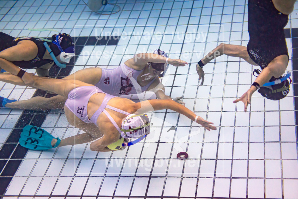 24. - 26.11.2023: Unterwasser-Rugby Champions Cup 2023  | Damen-Spiel: Orcas (Kolumbien) in blau gegen UWRC Wien (Österreich) in weiß. - Realisiert mit Pictrs.com