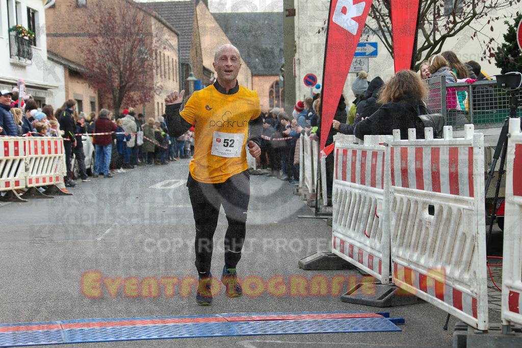 221127_1216_EX1_2295 | Sportfotografie im Rhein-Sieg Kreis, Köln, Bonn, NRW, Rheinland Pfalz, Hessen, etc. Unser Tätigkeitsfeld umfasst den Laufsport vom Volkslauf über den Marathon, Duathlon, Triathon bis zum Ultralauf wie Kölnpfad Ultra oder Schindertrail.