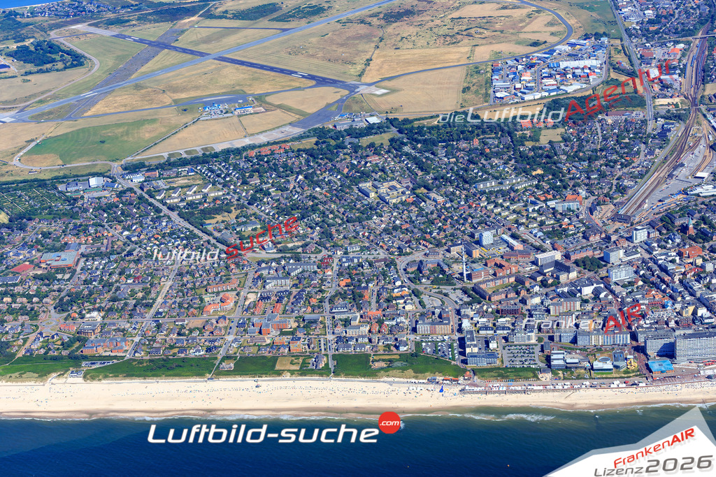 Die Luftbildaufnahme Westerland - Sylt wurde 2018 mittels Flugzeug (keine Drohne) erstellt. Perfekte Schärfe und Druck- Auflösung- Garantiert!