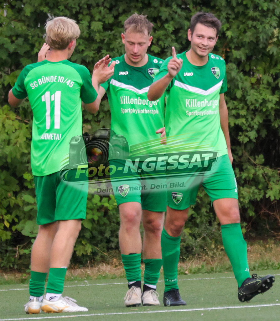 SC Bünde - TuS Bexterhagen | Auf dem Bild zu sehen: grün SC Bünde: ; weiß TuS Bexterhagen:  SC Bünde, TuS Bexterhagen, Saison 26/27, Testspiel, Hunnebrock, Deutschland - Realisiert mit Pictrs.com