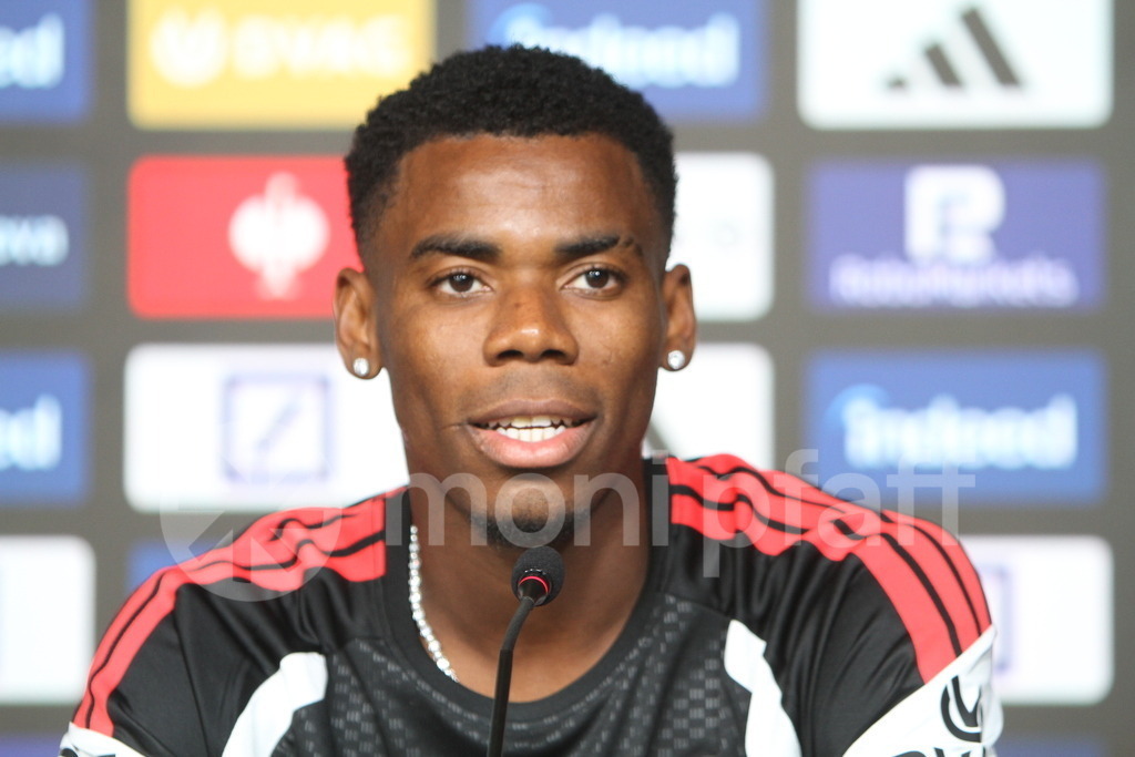 Raphael_Onyedika | Online-Shop | monipfaff.de - Realisiert mit Pictrs.com