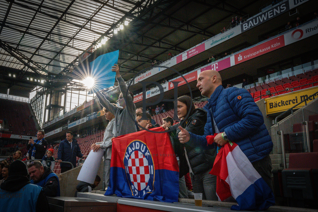 Spieltag 9 Köln - HSV_Sc-180 | Philipp-Heist - Realisiert mit Pictrs.com