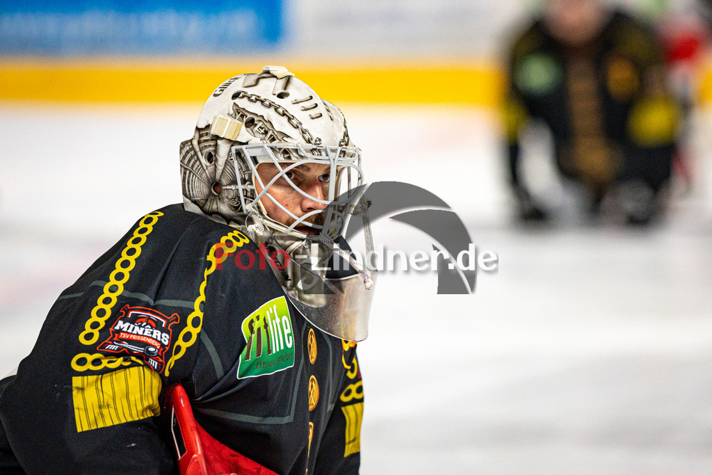 EHC Königsbrunn PINGUINE gegen TSV Peißenberg MINERS | Eishockey Bayernliga Herren Playoffs Viertelfinale 2024/25 - Spiel 1 von 7, EHC Königsbrunn PINGUINE gegen TSV Peißenberg MINERS, 20250207,Korbinian SERTL (MINERS Goali 31) Aufwärmen, Portrait,2025-02-07 in Peißenberg (Eisstadion Peißenberg)Korbinian SERTL (MINERS Goali 31)Copyright: WolfgangxLindner foto-lindner.de