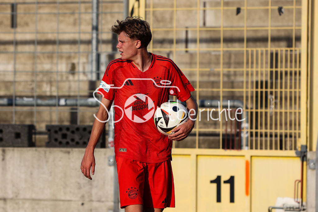 FC Bayern Amateure - SpVgg Ansbach | im Bild Jonathan Asp JENSEN (FCB #11) / Freisteller / Einzelfoto
