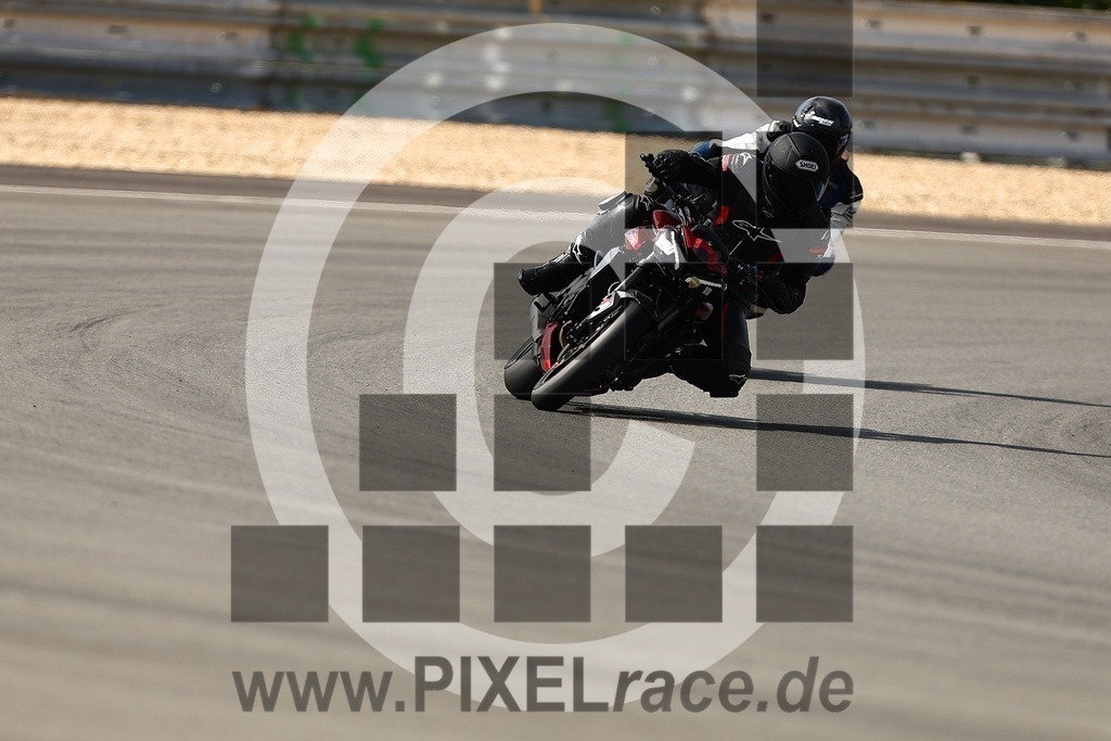 0690-20250829_00679 | Schöne Erinnerungen an spannende Momente - das festzuhalten ist unser Job. PIXELrace.de ist seit 2003 auf den Rennstrecken Europas unterwegs um die Action draußen beim Fahren und die wunderbare Stimmung imm Fahrerlager für euch einzufangen.