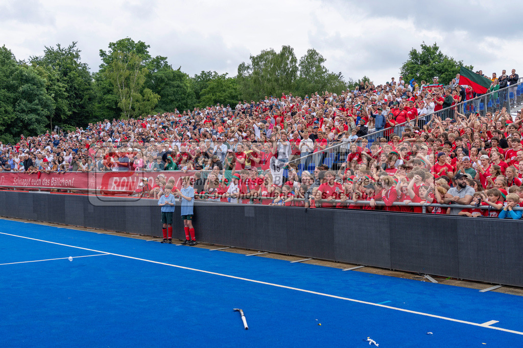 Final4_20250601-1516-HK108757 | Krefeld, Deutschland, 01.06.2025:  Feldhockey Final4 2025 – „Deutsche Feldhockey-Meisterschaften 2025“ Crefelder HTC - Rot-Weiss Köln (Finale Herren) im Gerd-Wellen-Hockeyanlage am 01.06.2025 in Krefeld, Deutschland. (Foto von Kramhöller/Fehrmann/Kaste)Krefeld, Germany, 01.06.2025: Feldhockey Final4 2025 – „Deutsche Feldhockey-Meisterschaften 2025“ Harvestehuder HTC - Düsseldorfer HC (Finale Damen) in Gerd-Wellen-Hockeyanlage at 01.06.2025 in Krefeld, Deutschland. (Foto from Kramhöller/Fehrmann/Kaste)