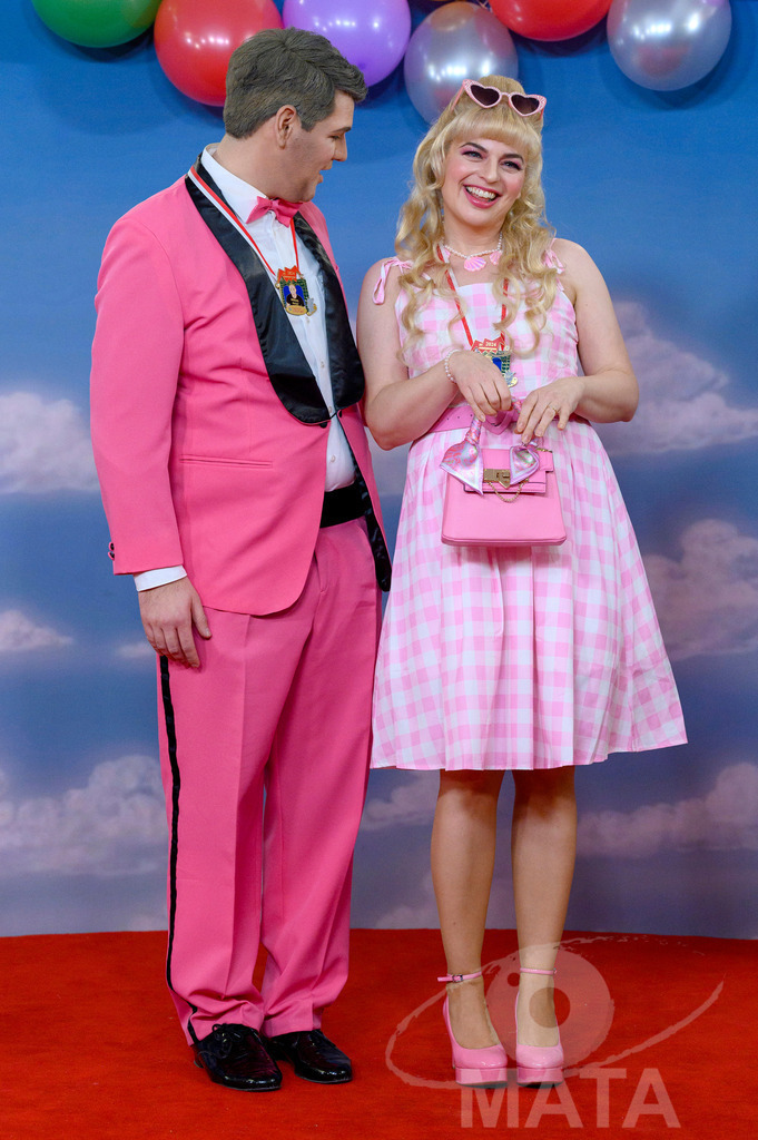 _DWA1784 | Politikerin Katharina Schulze (Grüne) mit ihrem Stellvertreter Johannes Becher (links) bei der TV-Sendung Fastnacht in Franken 2024. Veitshöchheim, 02.02.2024 Bayern Deutschland - Realisiert mit Pictrs.com