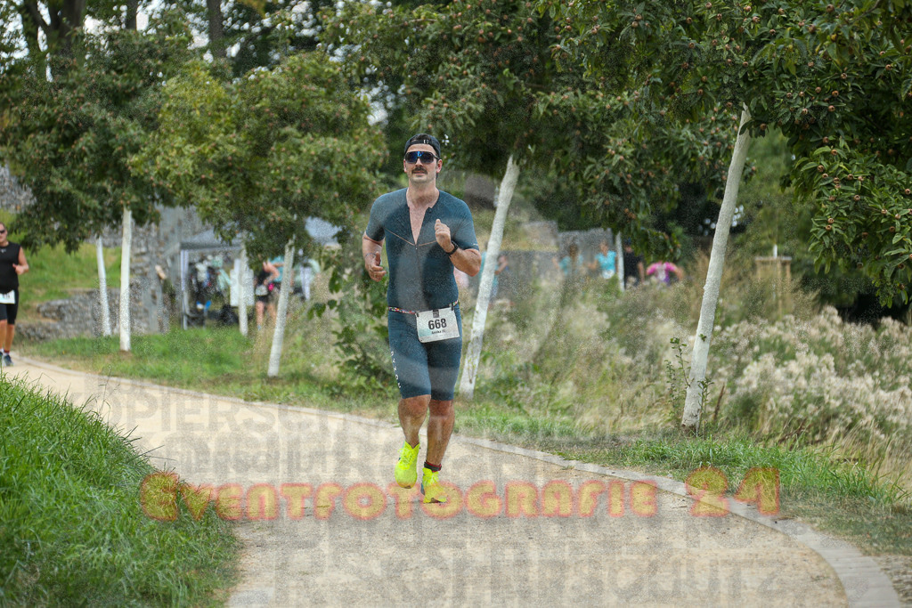 250824_1429_EX1_6405 | Sportfotografie im Rhein-Sieg Kreis, Köln, Bonn, NRW, Rheinland Pfalz, Hessen, etc. Unser Tätigkeitsfeld umfasst den Laufsport vom Volkslauf über den Marathon, Duathlon, Triathon bis zum Ultralauf wie Kölnpfad Ultra oder Schindertrail.