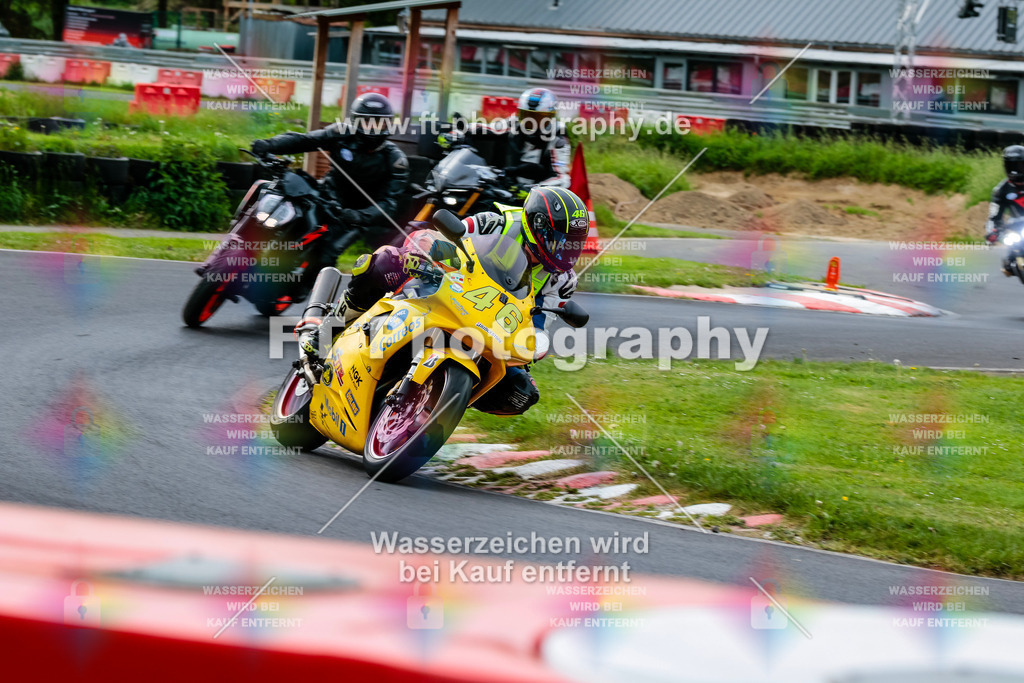 MotoTeamVBK-20071 | Hier findet Ihr Bilder von Touristenfahrten auf der Nürburgring Nordschleife oder von anderen Veranstaltungen die ich besucht habe. Viel Spass beim Durch Schauen 