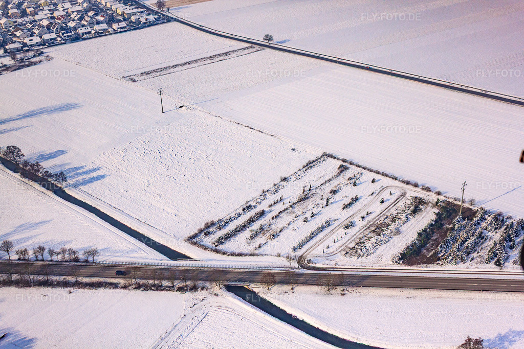 Luftbild: Verlauf des Erlenbach im Winter bei Schnee in Hatzenbühl im Bundesland Rheinland-Pfalz in Deutschland. Foto: IMG_24060.jpg vom 27.01.2010 durch Werner Riehm/FLY-FOTO.de