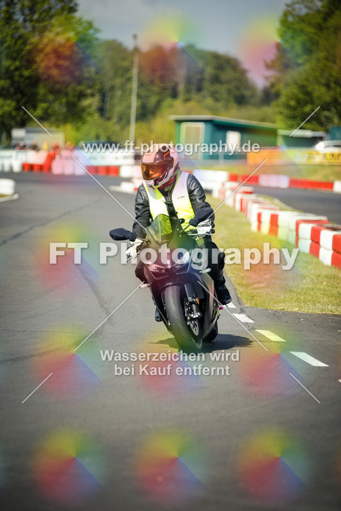 OBK_Mai_Martina_Markus-10551 | Hier findet Ihr Bilder von Touristenfahrten auf der Nürburgring Nordschleife oder von anderen Veranstaltungen die ich besucht habe. Viel Spass beim Durch Schauen 