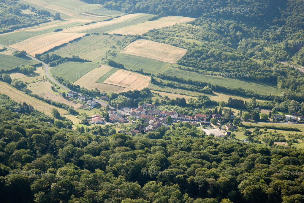 Aerial view: Helling in Budling in the state Moselle, France.Photo: IMG_29558.jpg taken on 06/27/2010 by Werner Riehm/FLY-FOTO.comResolution of the original: 4752 x 3168 px