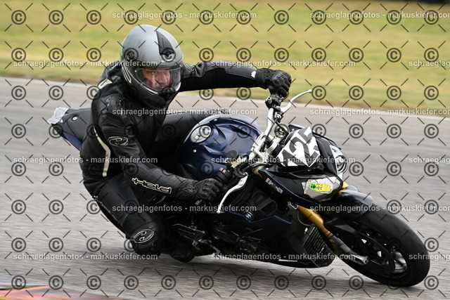 25bt02-0833 | markuskiefer.com - Realisiert mit Pictrs.com