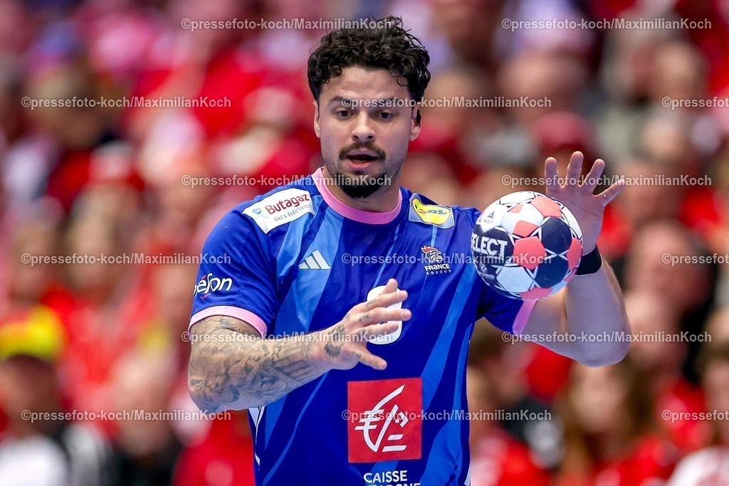 EHF24012601061 | 24.01.2026, Handball, Men's EHF EURO 2026, Frankreich - Portugal, Jyske Bank Boxen in Herning, Dänemark, Main Round:  Elohim Prandi (France #08)