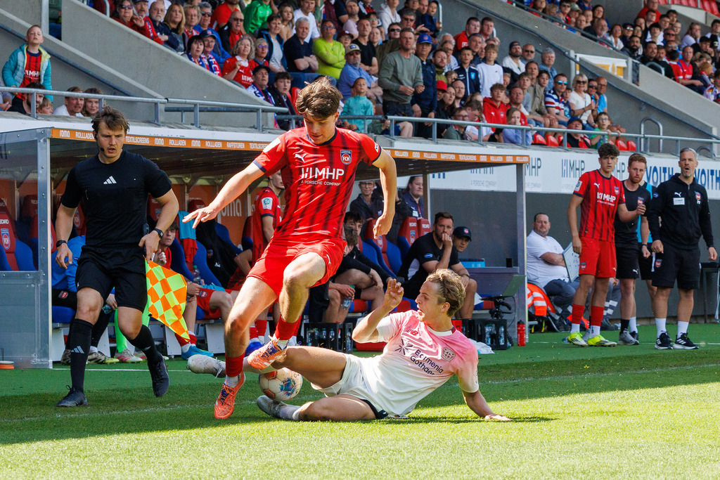 20260503-U19_FCH-LEV_141 | 1.FC Heidenheim 1846 vs. Bayer 04 Leverkusen, Fußball, U19, A-Junioren, NWL, U19-DFB-Nachwuchsliga, 2025/2026, Achtelfinale, 03.05.2026 in Heidenheim, Voith Arena(Foto: Michael Bulling) - Realisiert mit Pictrs.com
