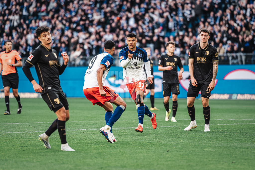 Fußball | Männer | Saison 2025/2026 | 1. Fußball-Bundesliga | 28. Spieltag | Hamburger SV vs. FC Augsburg | 04.04.2026 | Torjubel Ransford-Yeboah Königsdörffer (#11, HSV) rechts und Robert Glatzel (#9, HSV) links