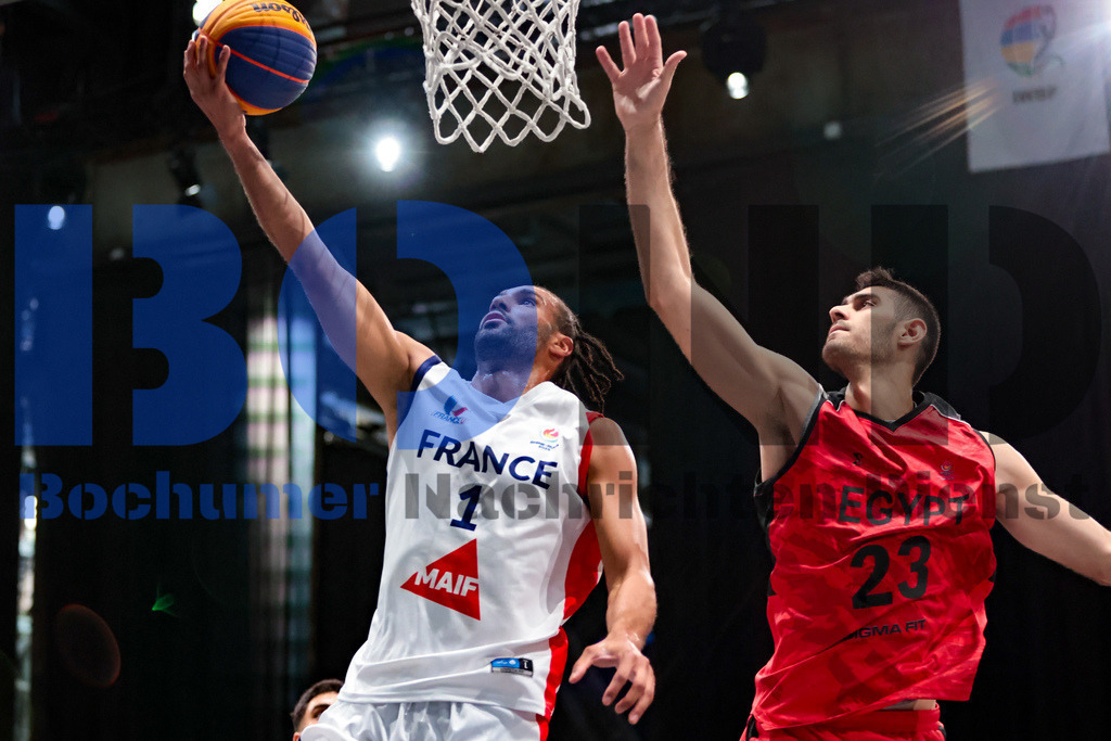 SES_TTG3X320250718-1867 | bond - Realisiert mit Pictrs.com