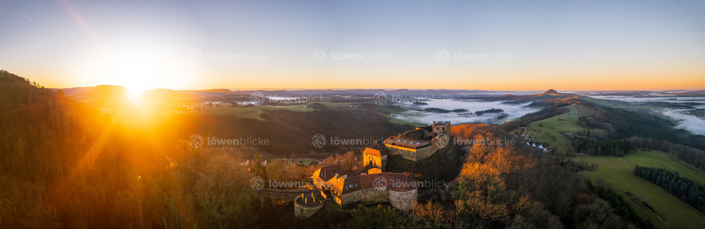 Burg Hohenrechberg bei Sonnenaufgang | löwenblicke | shop