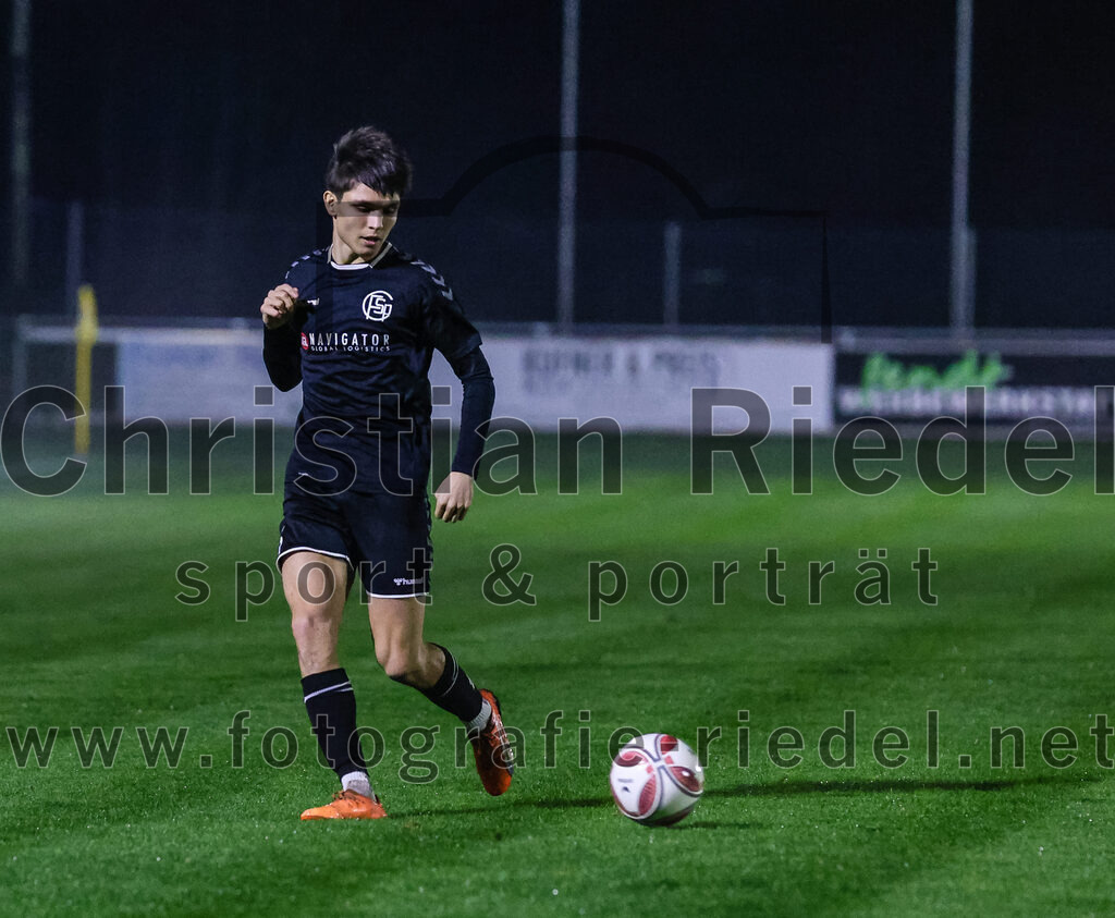 2024-03-15_013_FC_Schwaig_gegen_1_FC_Garmisch-Partenkirchen | Oberding, Deutschland, 15.03.2024:
Fußball, Landesliga Südost 2023 / 2024, 25. Spieltag, FC Schwaig gegen 1. FC Garmisch-Partenkirchen, Endergebnis: 4:0

Roman Mavdryk (FC Schwaig, #3)

Foto: Christian Riedel / fotografie-riedel.net