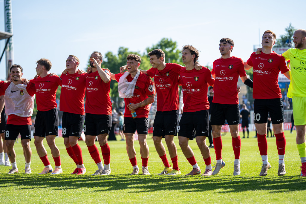Stuttgarter Kickers vs. SG Sonnenhof Großaspach, Fussball, WFV-Pokal, Finale, 23.05.2026 | Team jubelt nach Abpfiff mit Fans, Zuschauern und Verantwortlichen,Stuttgarter Kickers vs. SG Sonnenhof Großaspach, Fussball, WFV-Pokal, Finale, 23.05.2026