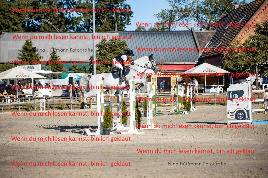 BK1A8354 | Turnierbilder Turnierfotos Nina Hüffmann Turnierfotografie Pferdefotografie Tierzeichnung Haustierzeichnung Pferdezeichnung Hundezeichnung Videograf  - Realisiert mit Pictrs.com