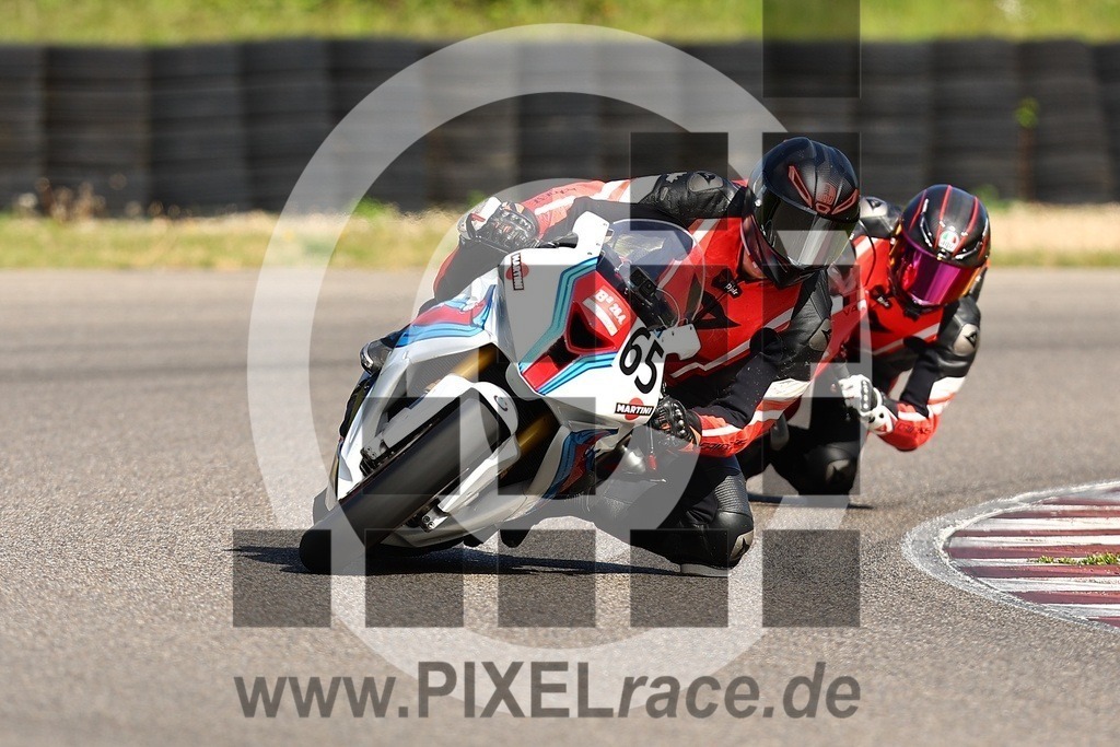 0065-20260426_00822 | Schöne Erinnerungen an spannende Momente - das festzuhalten ist unser Job. PIXELrace.de ist seit 2003 auf den Rennstrecken Europas unterwegs um die Action draußen beim Fahren und die wunderbare Stimmung imm Fahrerlager für euch einzufangen.