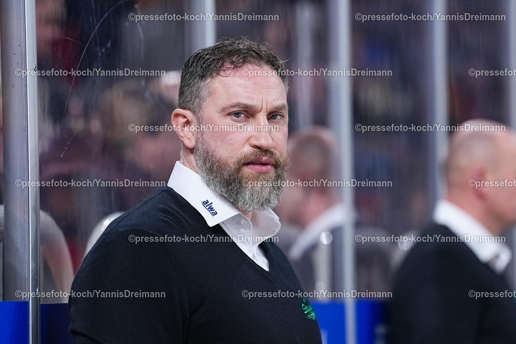 xYDRx12122501085 | 12.12.2025, xydrx, Eishockey, DEL2, Düsseldorfer EG - Bietigheim Steelers, PSD Bank Dome Düsseldorf: Alexander Dueck (Cheftrainer Bietigheim Steelers)Photo: xYannisxDreimannxPressefotoKochx