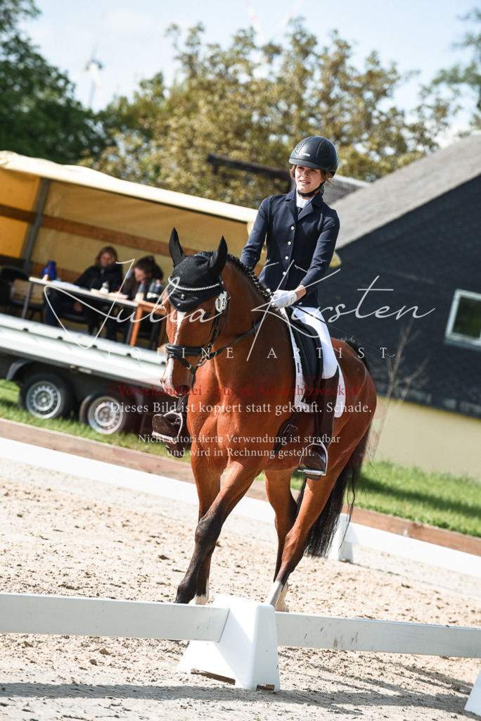 20230518_JK-Röhrsdorf-09-1237 | Pferde- und Turnierfotografie in Westsachsen. Pferdeportraits, Auftragszeichnungen und intuitive Kunst.