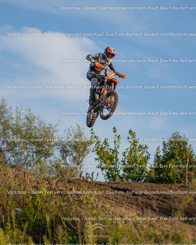 09_21_LM_Schenkenhorst-0616 | Sportfotografin aus Berlin-Brandenburg mit Fokus auf Motocross. Ich halte deine sportliche Leistung und echte Emotionen auf und neben der Strecke professionell fest. Entdecke die Fotos von deinem Rennen und bestelle sie direkt hier im Shop.