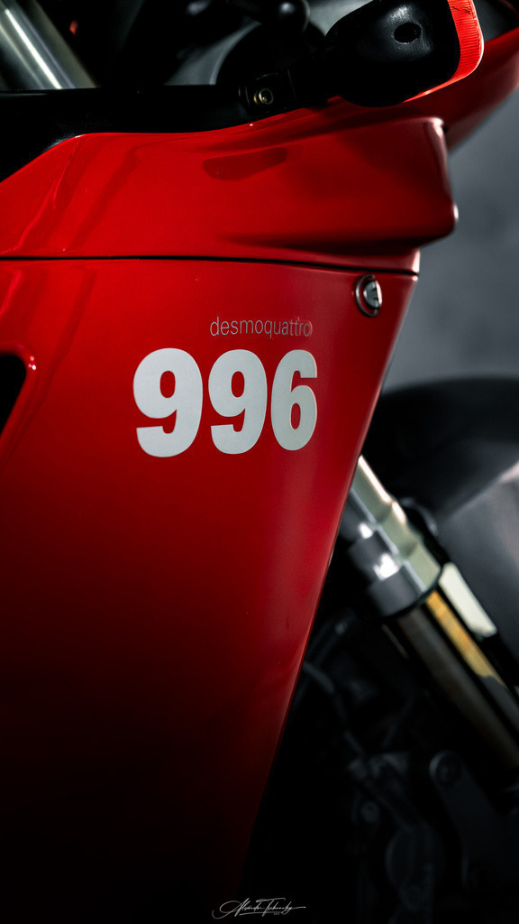 Ducati 996 | Entdecken Sie die faszinierende Welt von Alexander Tschuncky Arts: Kreative Fotografie, atemberaubende Automobilkunst und hochwertiger Bilderdruck. Lassen Sie sich inspirieren! - Realisiert mit Pictrs.com