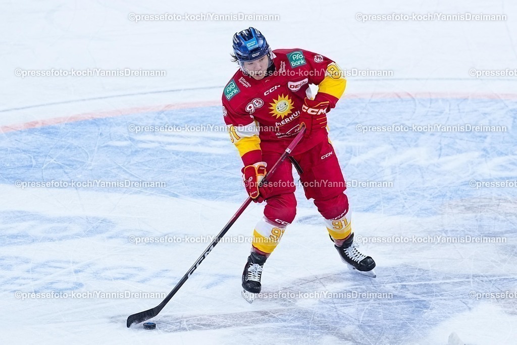 xydr03102501201 | 03.10.2025, xydrx, Eishockey, DEL2, Düsseldorfer EG - EC Kassel Huskies, PSD Bank Dome Düsseldorf: Yushiroh Hirano (Düsseldorfer EG #91)