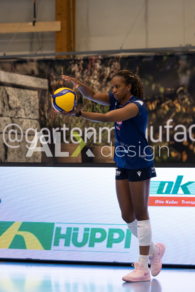 Volleyball I Frauen I Saison 2025-2026 I Volleyball NLA | Women I 1/2 Finals I  VC Kanti Schaffhausen - Sm'Aesch Pfeffingen I 07.03.2026 | 5 Brianna Green (USA) (Sm'Aesch Pfeffingen) – Mittelblock - Realisiert mit Pictrs.com