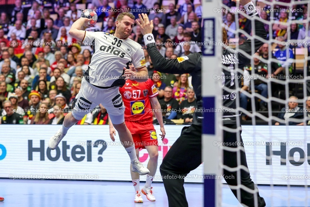 EHF15012602095 | 15.01.2026, Handball, Men's EHF EURO 2026, Deutschland - Östereich, Jyske Bank Boxen in Herning, Dänemark, Preliminary Round:  Lukas Mertens (Germany #36) wirft auf das Tor von  Leon Theodor Bergmann (Austria #51)  
