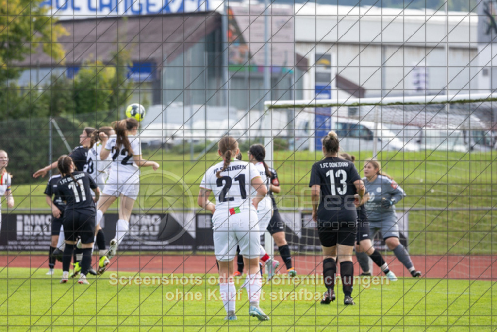20250928_124011_0194 | #,1.FC Donzdorf II (schwarz) vs. FC Esslingen (weiß), Fussball, Frauen-Quali Bezirksliga - Bezirk Neckar/Fils, 03. Spieltag, Saison 2025/2026, Rasenplatz Lautertal Stadion, Süßener Straße 16, 73072 Donzdorf, 28.09.2025,Foto: PhotoPeet-Sportfotografie/Peter Harich