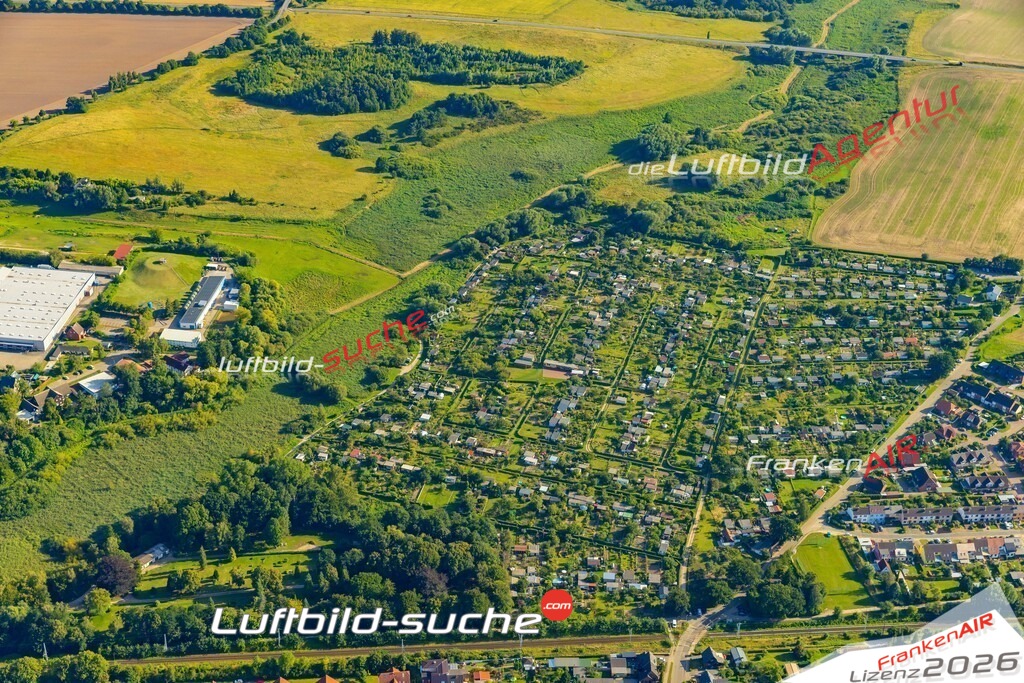Klassische Luftaufnahme ohne Drohne zeigt:Ribnitz bei Ribnitz-Damgarten - Die Luftbildaufnahme wurde 2025 vom UL-Flugzeug heraus erstellt ( keine Drohnenaufnahme ) - Hochauflösende Luftaufnahme -Nicht vergleichbar mit Google Maps oder Satelittenbilder- Die Geschenkidee !Mit Lizenz und Bildrechte bestellbar