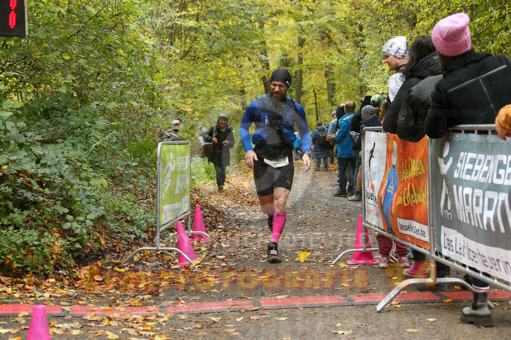 251026_1230_EX1_0551 | Sportfotografie im Rhein-Sieg Kreis, Köln, Bonn, NRW, Rheinland Pfalz, Hessen, etc. Unser Tätigkeitsfeld umfasst den Laufsport vom Volkslauf über den Marathon, Duathlon, Triathon bis zum Ultralauf wie Kölnpfad Ultra oder Schindertrail.
