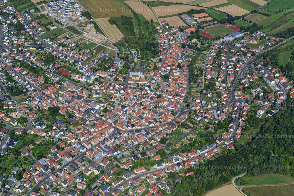 3650084 | GüNTERSLEBEN 31.08.2016 Stadtzentrum im Innenstadtbereich  in Güntersleben im Bundesland Bayern, Deutschland // The city center in the downtown area  in Güntersleben in the state Bavaria, Germany Foto: Gerhard Launer