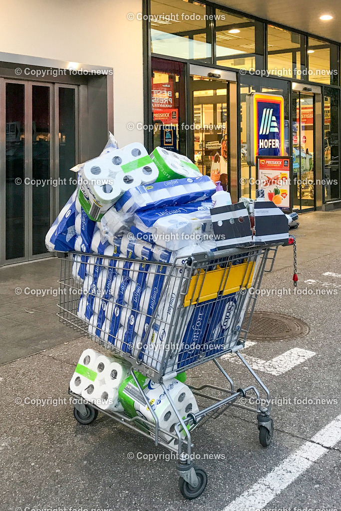 Corona_ 5 Jahre Covid Lockdown_ 15.03.2025-8 | 15.03.2025, Linz, AUT, Corona, 5 Jahre Covid Lockdown, im Bild Stadtansichten, Themenbild, Einkauf, Supermarkt, Toilettenpapier, Einkaufswagen, Hamsterkauf
