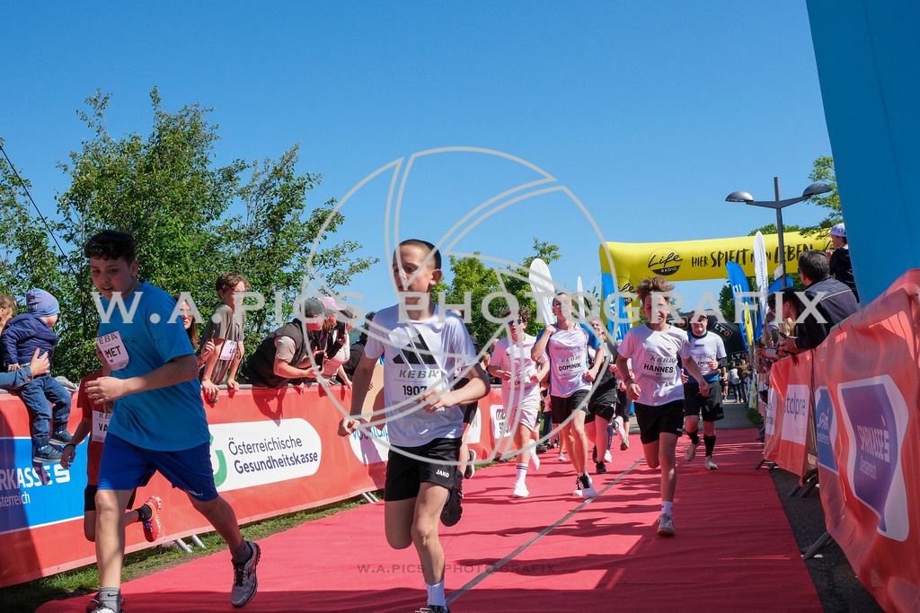 ..... | LINZ,AUSTRIA,27.April 24, Int. 3 Brückenlauf Linz  , Image shows: Photo: WAPICS / Michael ring