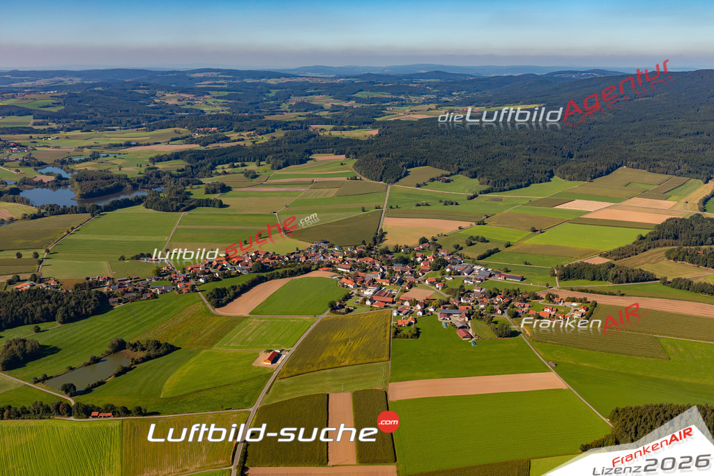 Die Luftaufnahme Muschenried - Winklarn wurde 2021 mittels Flugzeug (keine Drohne) erstellt. Hohe Auflösung -für große Poster und Wandbilder geeignet!