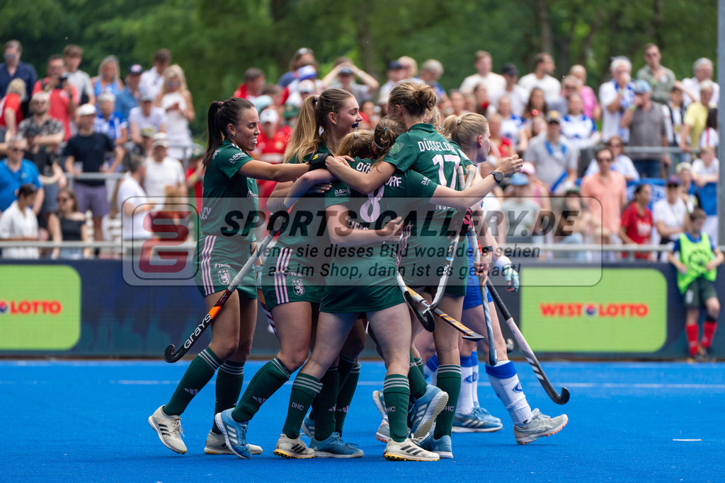 Final4_20250531-1422-HK107753 | Krefeld, Deutschland, 31.05.2025:  Feldhockey Final4 2025 – „Deutsche Feldhockey-Meisterschaften 2025“ im Gerd-Wellen-Hockeyanlage am 31.05.2025 in Krefeld, Deutschland. (Foto von Kramhöller/Fehrmann/Kaste)Krefeld, Germany, 31.05.2025: Feldhockey Final4 2025 – „Deutsche Feldhockey-Meisterschaften 2025“ in Gerd-Wellen-Hockeyanlage at 31.05.2025 in Krefeld, Deutschland. (Foto from Kramhöller/Fehrmann/Kaste)