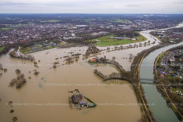 Dorsten231204217Lippe | Luftbild vom Hochwasser der Lippe, Weihnachtshochwasser 2023, Fluss Lippe tritt nach starken Regenfällen über die Ufer, Überschwemmungsgebiet LIppeaue Ackerstraße mit überschwemmten Häusern, an der Kläranlage Dorsten-Holsterhausen, Bäume im Wasser, Hardt, Dorsten, Ruhrgebiet, Nordrhein-Westfalen, Deutschland