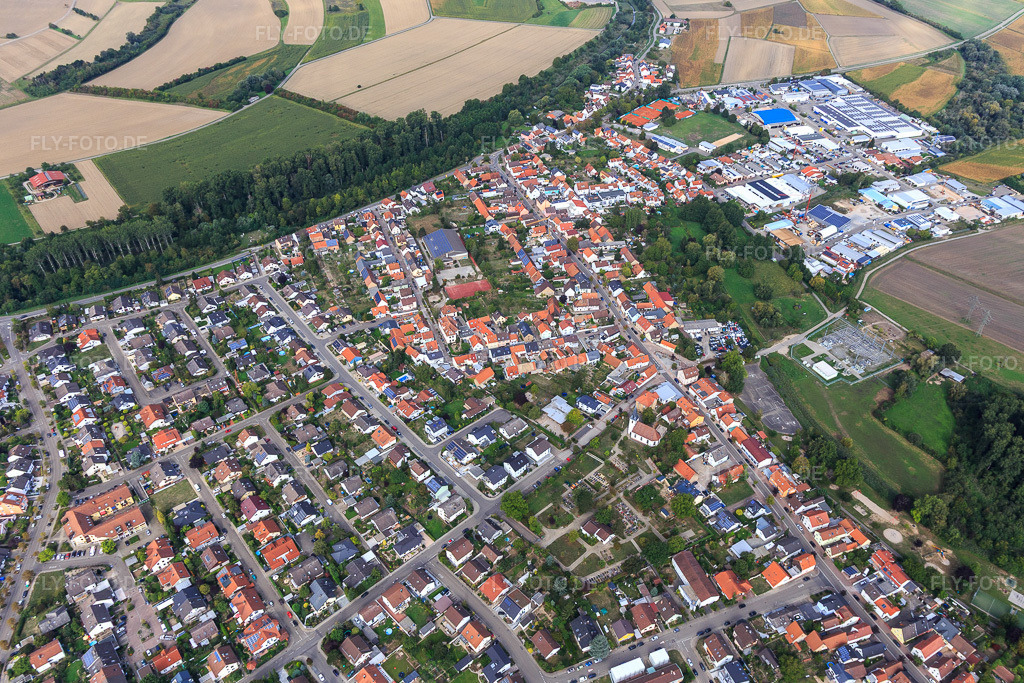 Luftbild: Thomas-Mann-Straße im Ortsteil Hochstetten in Linkenheim-Hochstetten im Bundesland Baden-Württemberg in Deutschland. Foto: IMG_122869.jpg vom 11.09.2020 durch Werner Riehm/FLY-FOTO.de