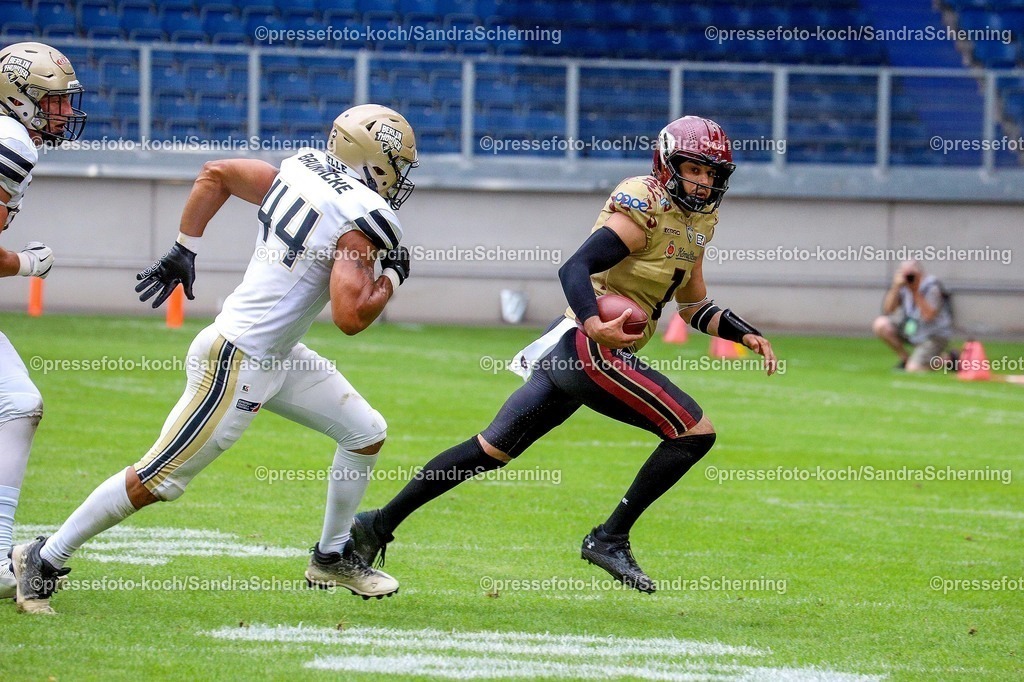 xSSC27072501044 | 27.07.2025, xsscx, American Footballl, Rhein Fire - Berlin Thunder, EFL, Schauinsland-Reisen-Arena, Saison 2025: Quarterback Chad Jeffries (1) von Rhein Fire