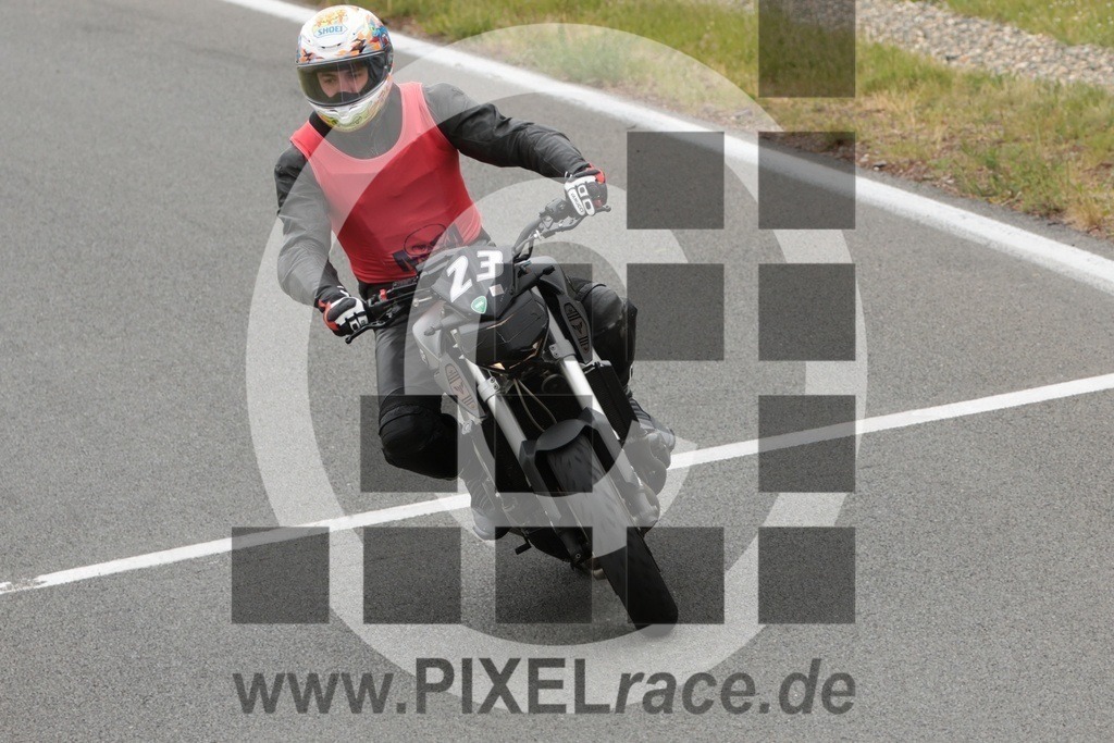 0023-20250522_00890 | Schöne Erinnerungen an spannende Momente - das festzuhalten ist unser Job. PIXELrace.de ist seit 2003 auf den Rennstrecken Europas unterwegs um die Action draußen beim Fahren und die wunderbare Stimmung imm Fahrerlager für euch einzufangen.